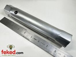 Double Ended Box Spanner - Internal Diameter of 1+1/4" and 1+1/16" Across Flats