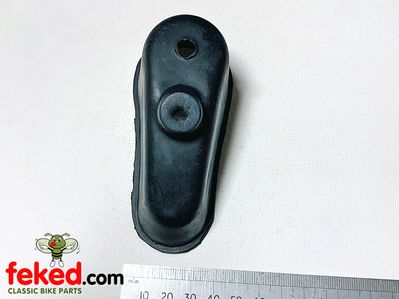 Headlamp Headlight Rubber Grommet for Flat back ShellsAs fitted to BSA A65, A70, R3 and Triumph T120, TR6, T150 models.OEM: LU54524048, 19-1349, 99-1026