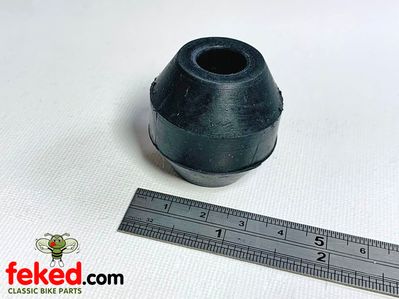 Fuel Tank Centre mounting rubber. Fits the classic Triumph T140, T120, and TR25W models. Also compatible with the BSA B50 and B25 models etc.OEM: 82-9064, 40-8085