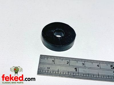 Rubber Fuel tank mounting washers for classic Triumph and BSA 500cc and 650cc models (1964-70).OEM: 82-0967